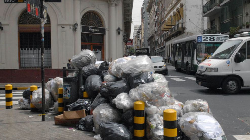 En algunos puntos de la ciudad había montículos de basura, esta mañana.