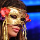 Graciela Alfano con máscara