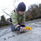 Homenaje en el jardín memorial Strawberry Fields del Central Park