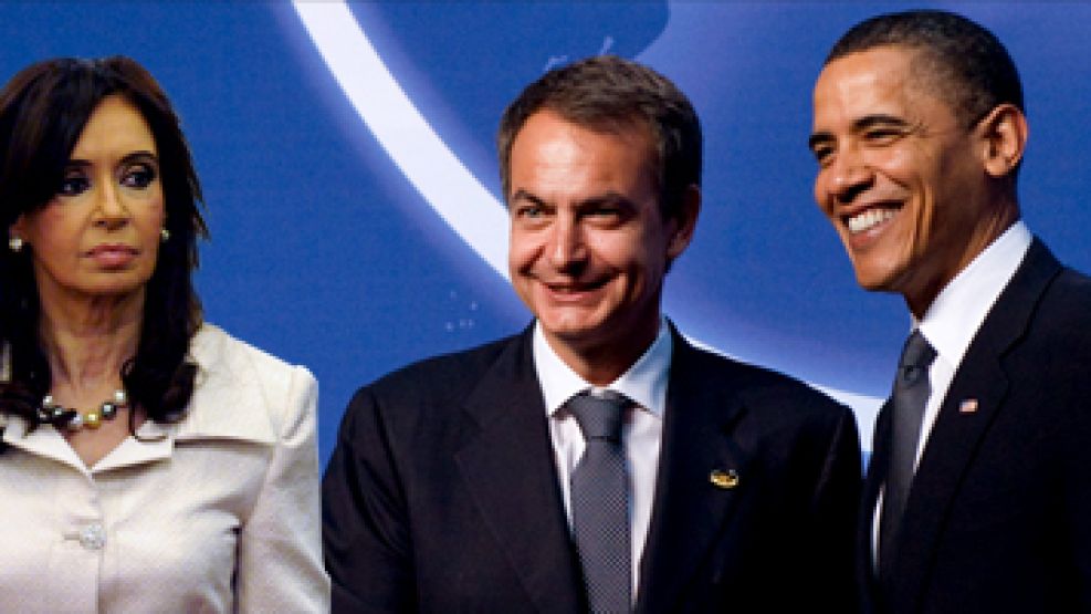Obama y Zapatero juntos. Desde España se cuestionó a la Argentina por la corrupción.