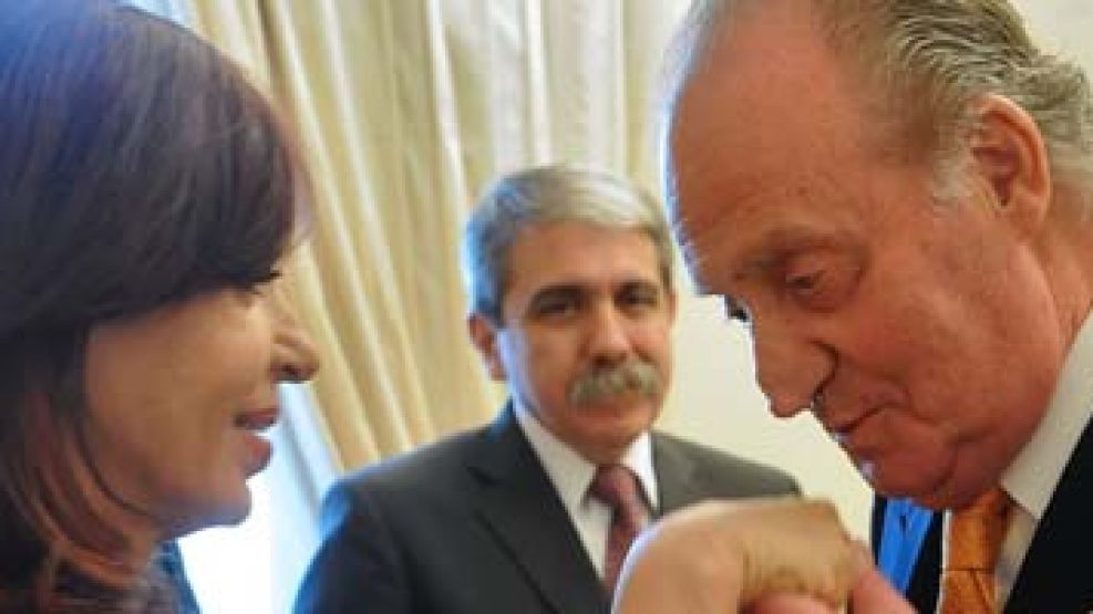 El rey Juan Carlos y Cristina Kirchner. Antes del fin de la cumbre hablaron a solas.