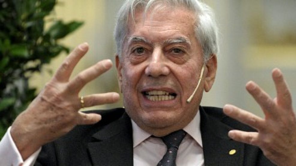 Vargas Llosa opinó sobre WikiLeaks en Estocolmo, donde recibirá el premio Nobel de Literatura.