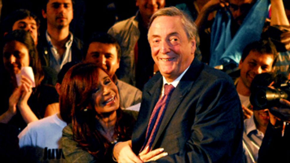 El ex presidente español, José María Aznar, llegó a decir que Cristina "una marioneta de su marido", el fallecido Néstor Kirchner. 
