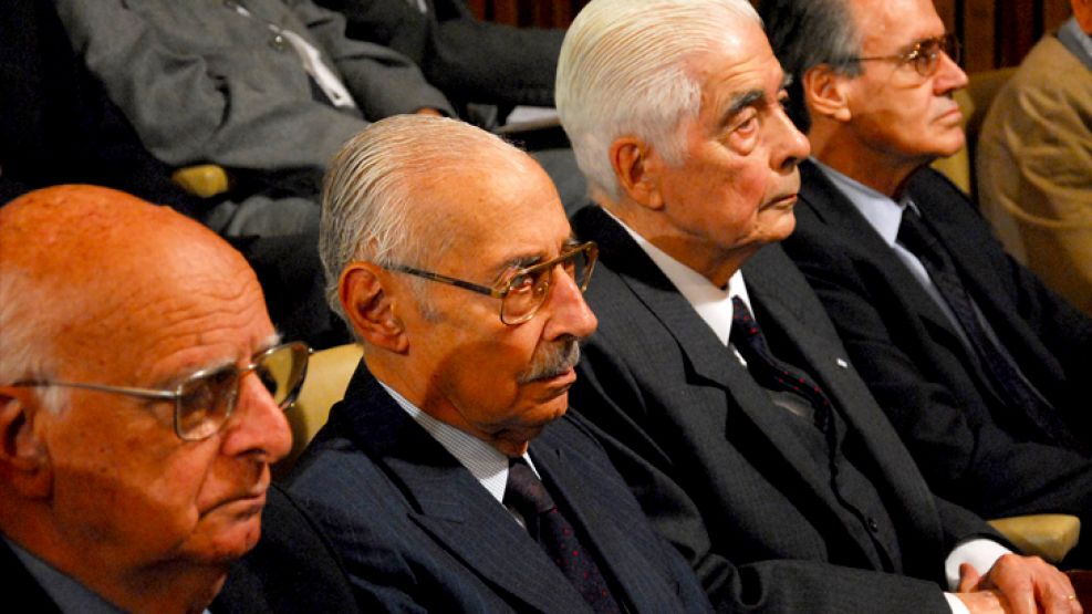 Videla y Menéndez son juzgados por crímenes de lesa humanidad.