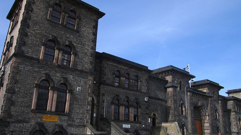 Wandsworth es la prisión más grande en el Reino Unido. Actualmente posee 1665 prisioneros. 