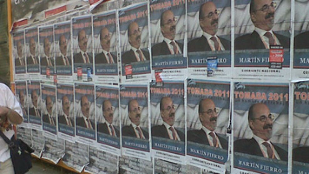 Los carteles que lanzan a Tomada como candidato 2011 en Capital.