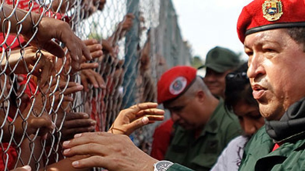 Chávez sigue adelante en su cruzada por controlar absolutamente todos los medios de expresión de la sociedad venezolana.