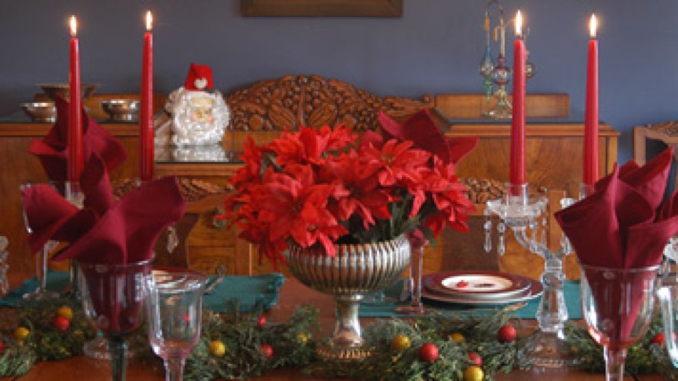 El 97% de las personas celebra la Noche Buena en pareja o familia, en una mesa compartida: con comida que lleva cada uno.