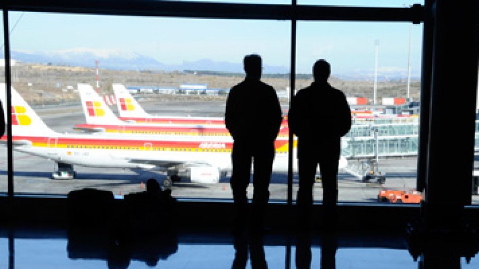 El aeropuerto de Barajas, en Madrid, es el lugar que más conflicto le genera a los turistas argentinos en el exterior. Muchos son rechazados.