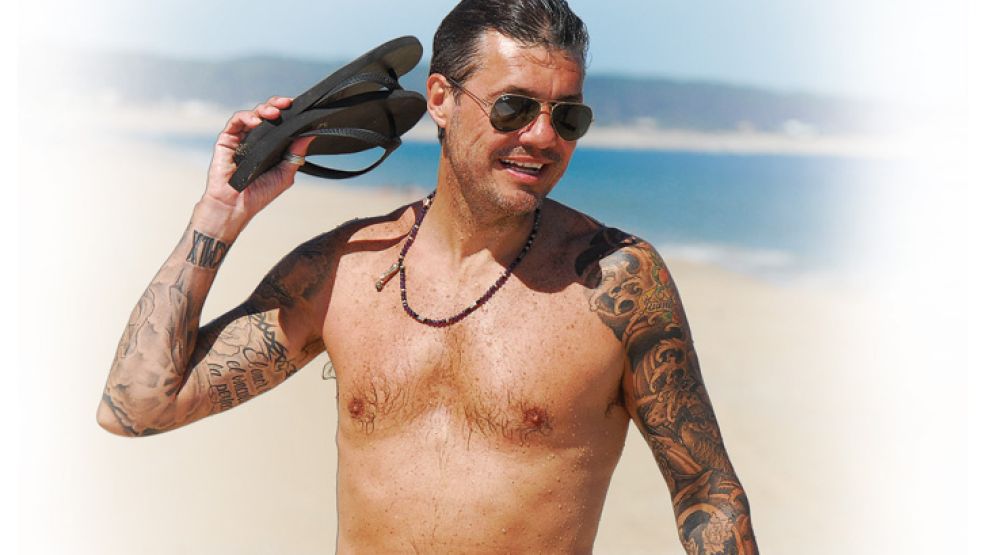 Tinelli 2011. Sale por las noches hasta el amanecer y se lo ve en discotecas con 'veinteañeras'. Cómo planea trascender de Bailando y su rol de conductor.