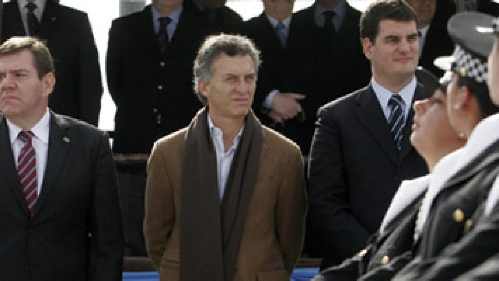 El ministro de Seguridad porteño, Guillermo Montenegro, junto a Mauricio Macri y el jefe de la Policía Metropolitana, Eugenio Burzaco.