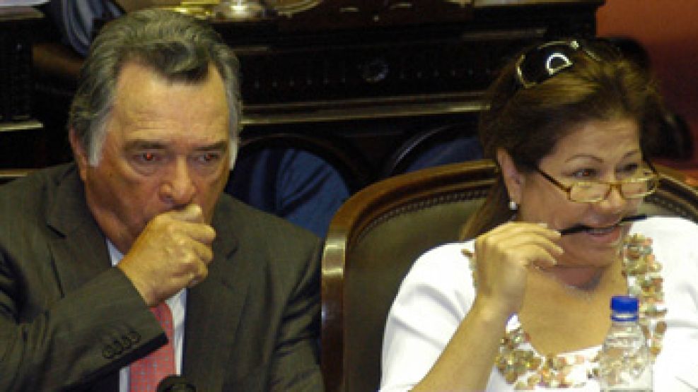 Luis Barrionuevo y su mujer, Graciela Camaño, en la Cámara de Diputados.