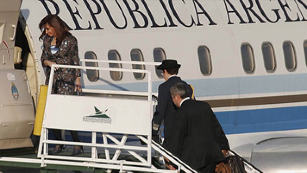 El avión presidencial Tango 01 partió cerca de las 19.