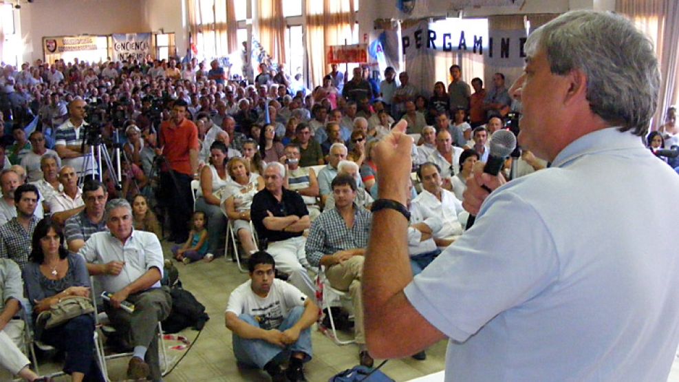 El presidente de la Federación Agraria Argentina, Eduardo Buzzi, cargó otra vez contra Guillermo Moreno.