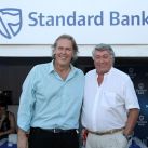 Gonzalo Bonadeo y Guillermo Salatino se encontraron en el stand del Standard Bank