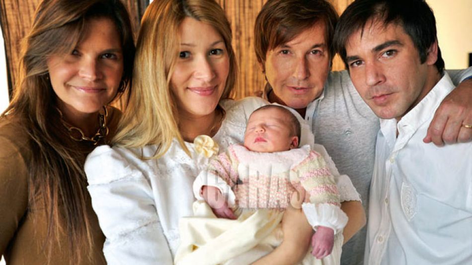 Ricardo Montaner, su mujer Marlene, su hijo Héctor, Paola Gaudelli, la flamante mamá, y la pequeña Antonella