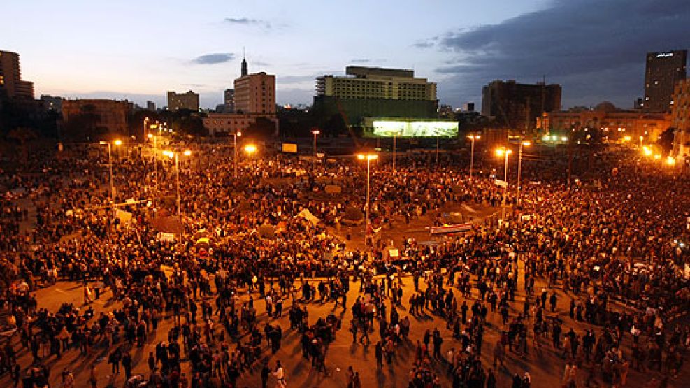 Las primeras imágenes de la gente reuniéndose este martes en la Plaza Tahrir, en el centro de El Cairo.