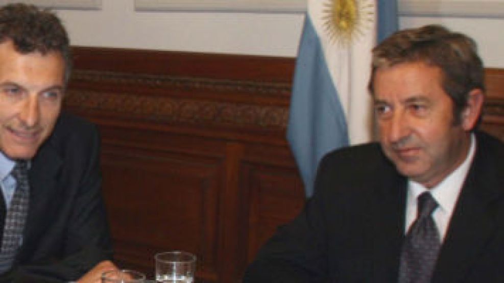 Macri y Cobos irán por la presidencia en octubre.