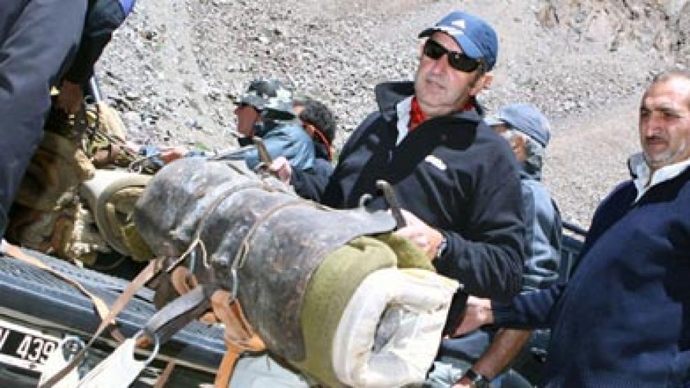 Julio Cobos cruzó este fin de semana la Cordillera de Los Andes a pie. Se distrajo pero no tanto. De reojo mirá la interna de la UCR.