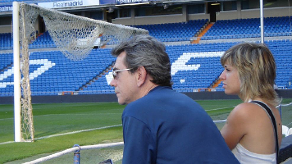 Badía y su hija Bárbara cuando conocieron la cancha del Real Madrid.