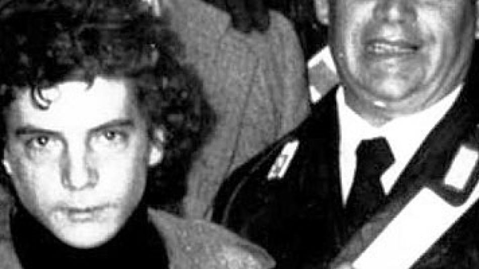 John Paul Getty III cuando fue liberado tras 5 meses de secuestro en 1973. Le habían cortado una oreja.