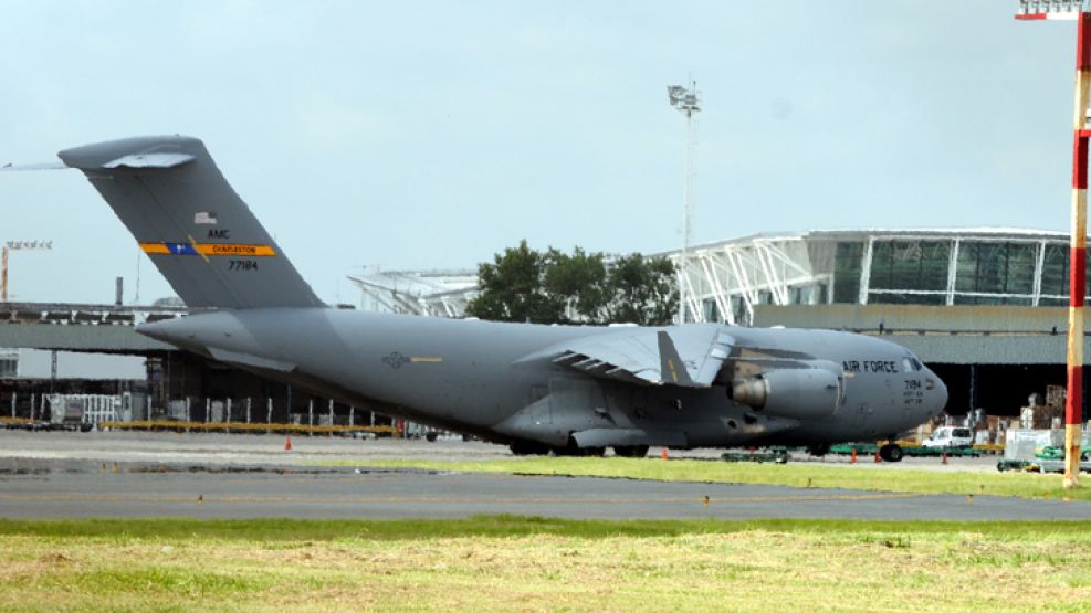 C-17 es la característica de la nave norteamericana que está demorada en Ezeiza. Además de armas, traía equipos para hacer escuchas. 