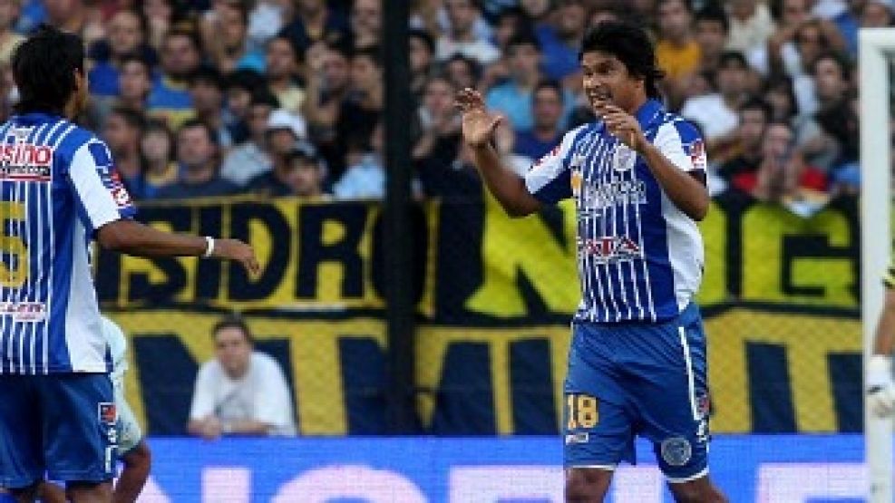 El festejo de Rubén Ramírez después de su primer gol.