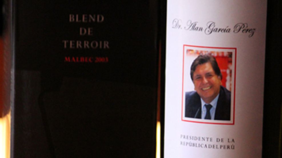 Las botellas del excludivo vino llevan la cara del presidente peruano.