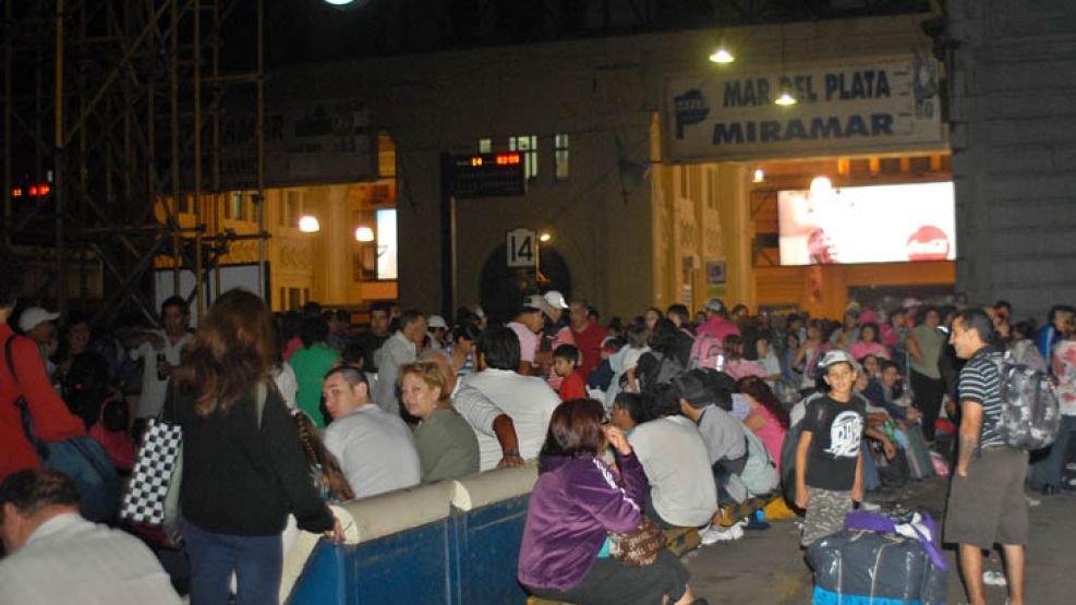 Los pasajeros quedaron varados varias horas en Constitución.