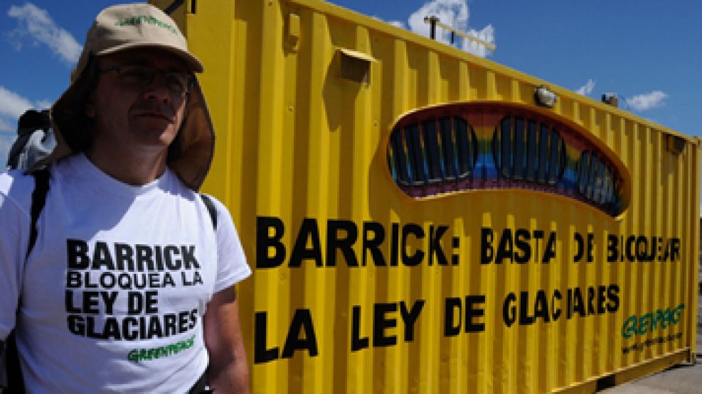 Los activistas están equipados para resistir condiciones climáticas extremas.