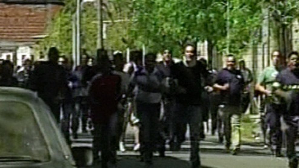 Los gremialistas violentos corrieron a los militantes que intentaron cortar las vías. Murió Mariano Ferreyra y hubo al menos dos heridos en la feroz pelea gremial en la línea Roca