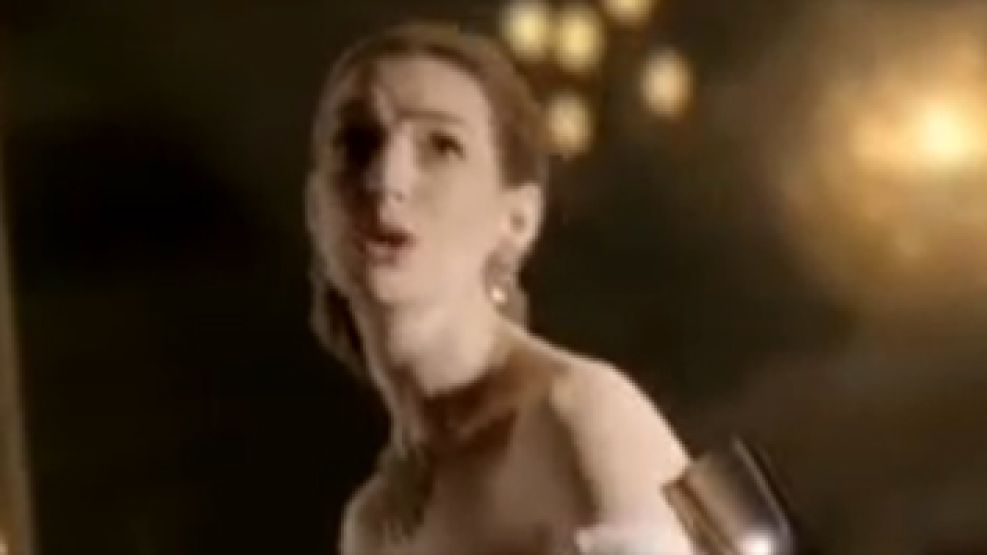 Hathaway pasa de interpretar Don´t cry for me Argentina a "rapear" abruptamente en la promo de los Oscars.  