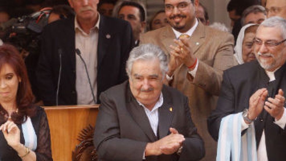 La presidenta estuvo acompañada por los presidentes de Uruguay y Paraguay, José Mujica y Fernando Lugo. 