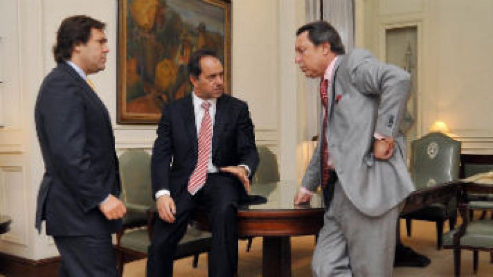 Scioli con Pérez (jefe de Gabinete) y Casal (Ministro de Seguridad).