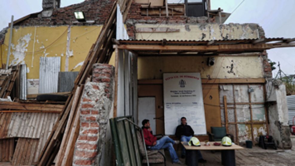 Todo igual. Las casas de Bió Bío siguen mostrando el derrumbe en el que quedaron hace un año.