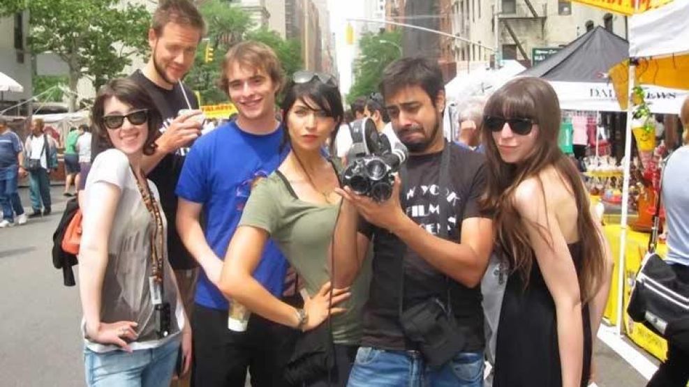 Florencia Kirchner junto a sus compañeros de la academia de cine de Nueva York.