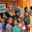 Shakira con los chicos del CPI El Alfarero