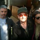 Bono con sus fans | Foto: Pablo Duggan