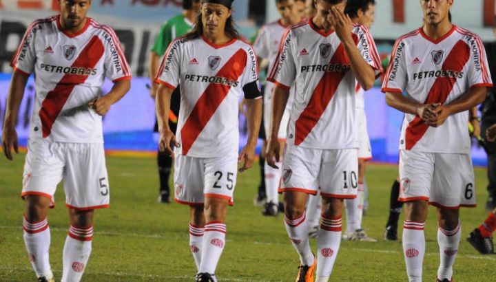 river-esta-hasta-los-pantalones