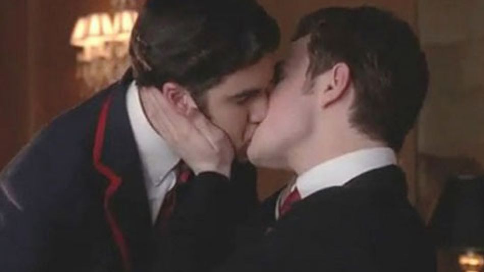 Beso entre Kurt y Blaine