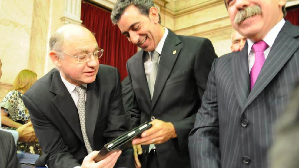 Timerman le quiso vender el iPad a Randazzo.