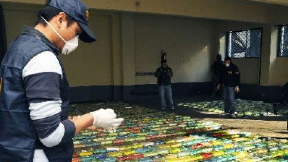 El operativo Muebles Blancos donde se secuestró 1.200 kilos de cocaína ocultos en muebles que iban a ser enviados a España mediante una empresa dedicada a realizar mudanzas internacionales.