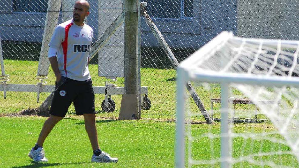 Verón sufrió un esguince de tobillo y preferiría no infiltrarse.