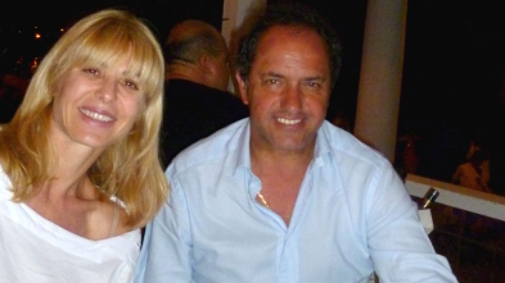 Daniel Scioli, junto a Karina Rabolini, en el Restaurante Satyricon de Buzios