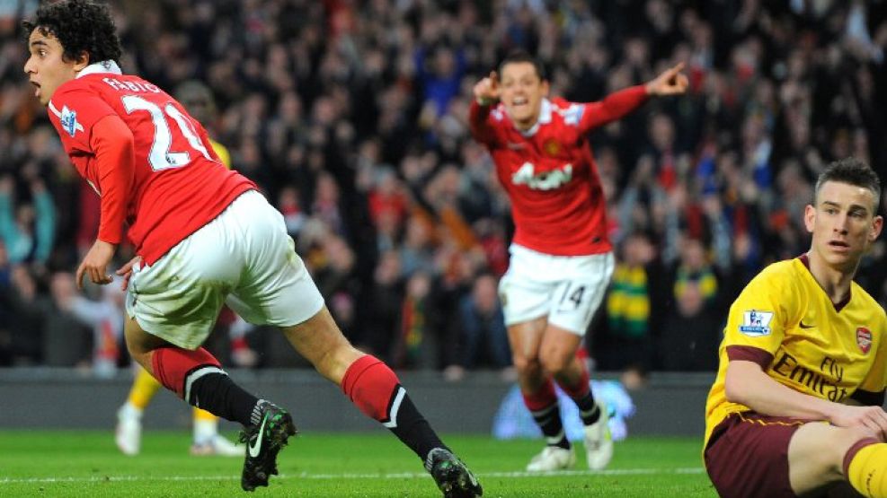 El equipo de Ferguson castigó aún más a los de Wenger, que perdieron 2-0 y se quedaron sin semi en la FA Cup.