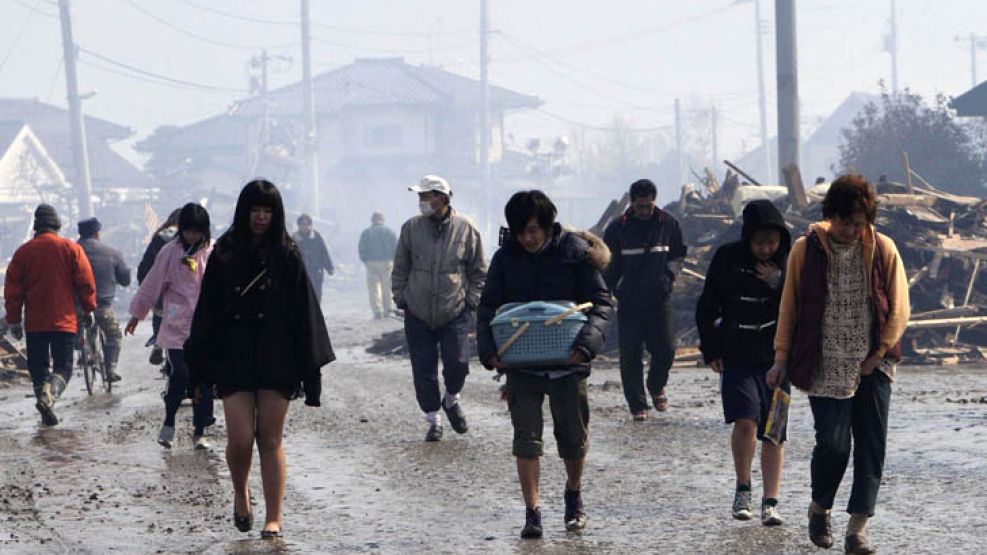 Miles de japoneses comenzaron a regresar a sus casas.