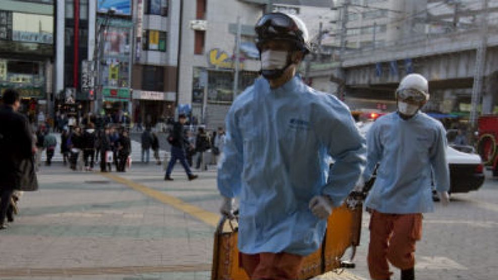 Nueve personas afectadas y 140 mil evacuados por el peligro nuclear en Japón.