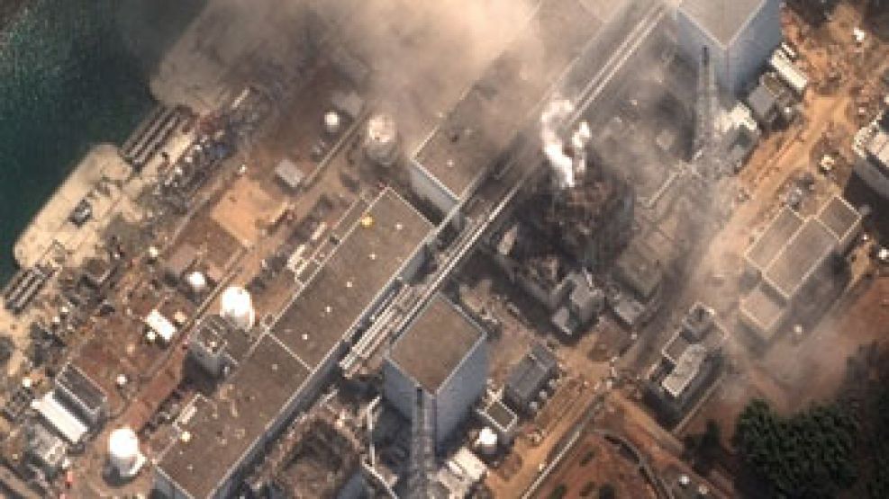 La central nuclear de Fukushima fue gravemente afectada por el sismo y sus tres reactores han registrado peligrosas fugas radioactivas.