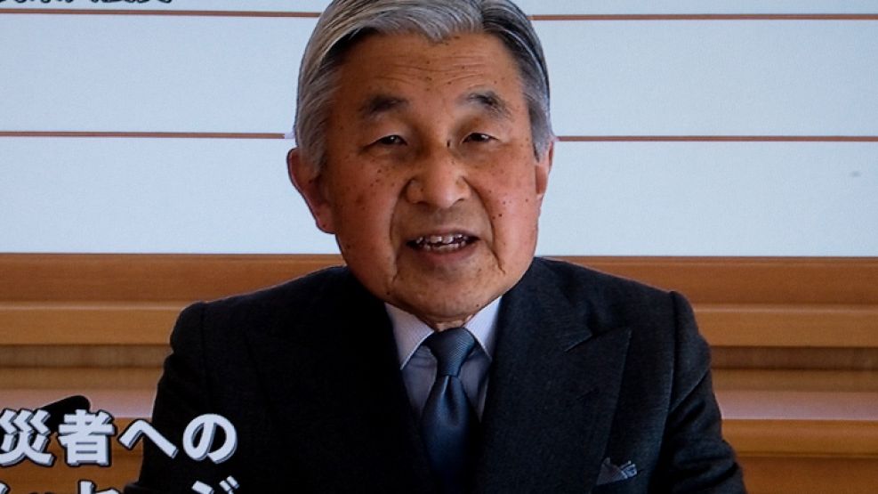 Captura de la televisión japonesa. Akihito expresa solidaridad con su pueblo.