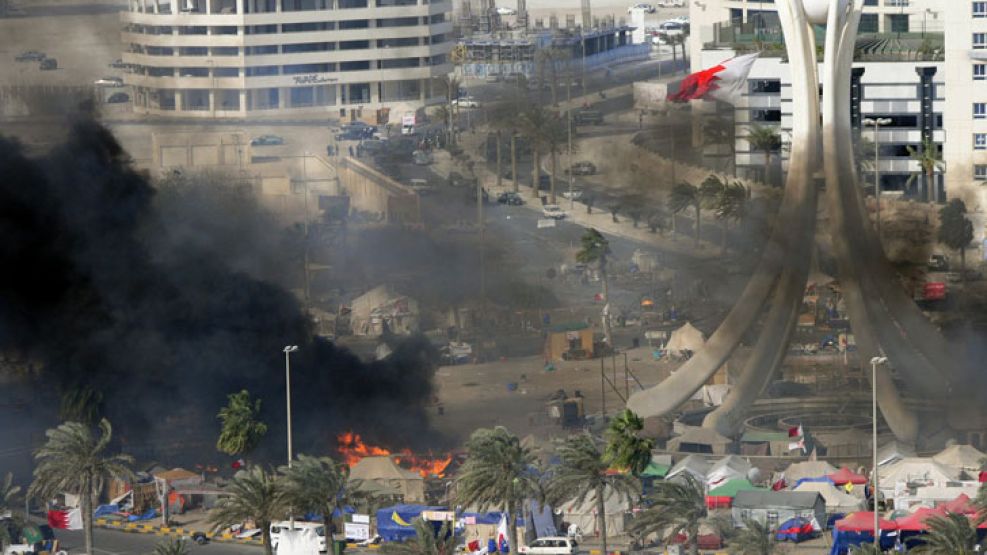 En Manama, capital de Bahrein, hubo dos muertos y decenas de heridos fruto de la represión de las manifestaciones en contra del gobierno.